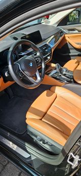 BMW 520d Touring A - Luxury Line - BMW 520: 520d Luxury