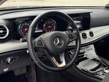 Mercedes E 200 - 11