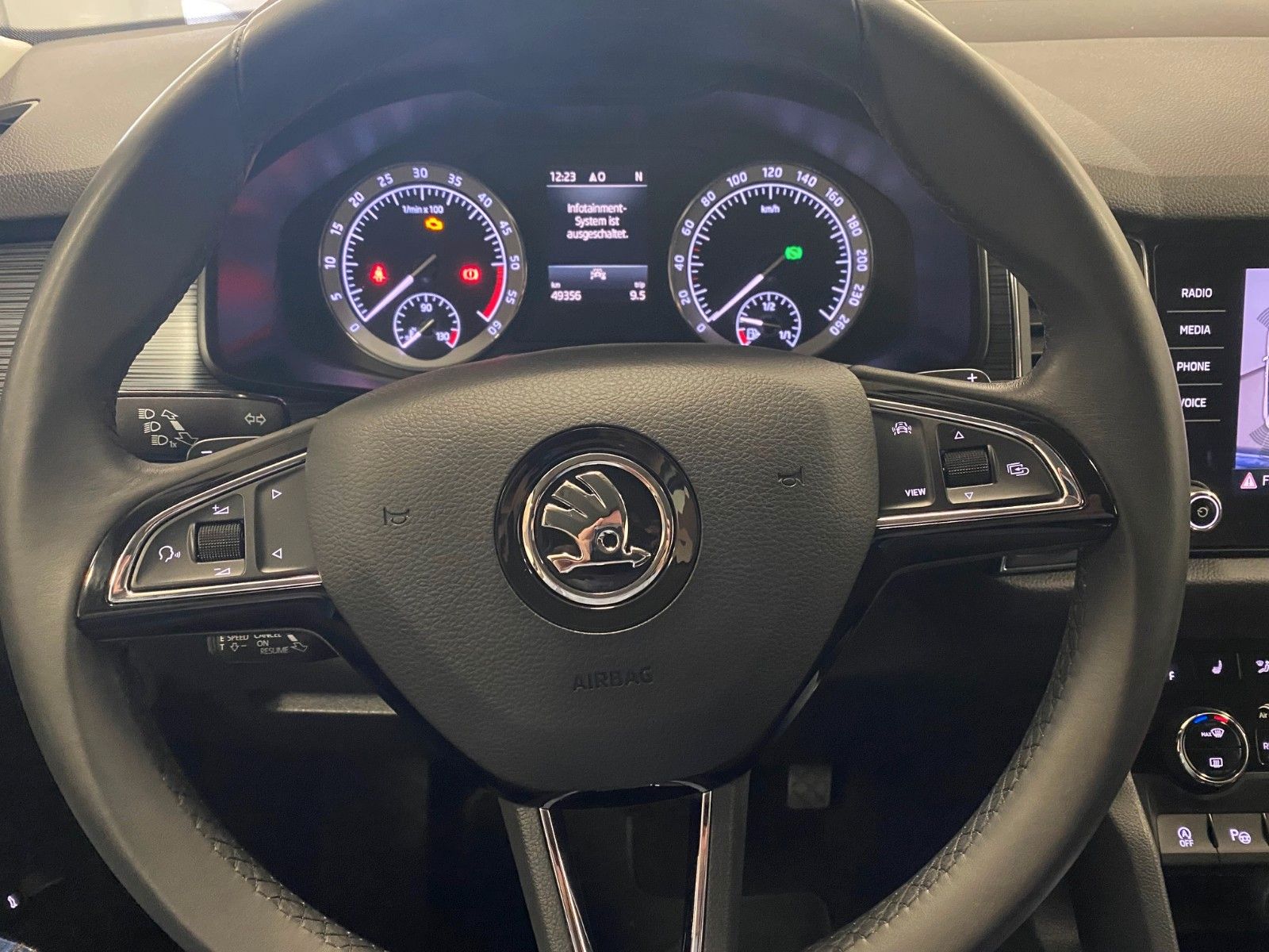 Fahrzeugabbildung SKODA Kodiaq 2.0 TDI SCR DSG AMBITION+7SITZER+ACC+KAME