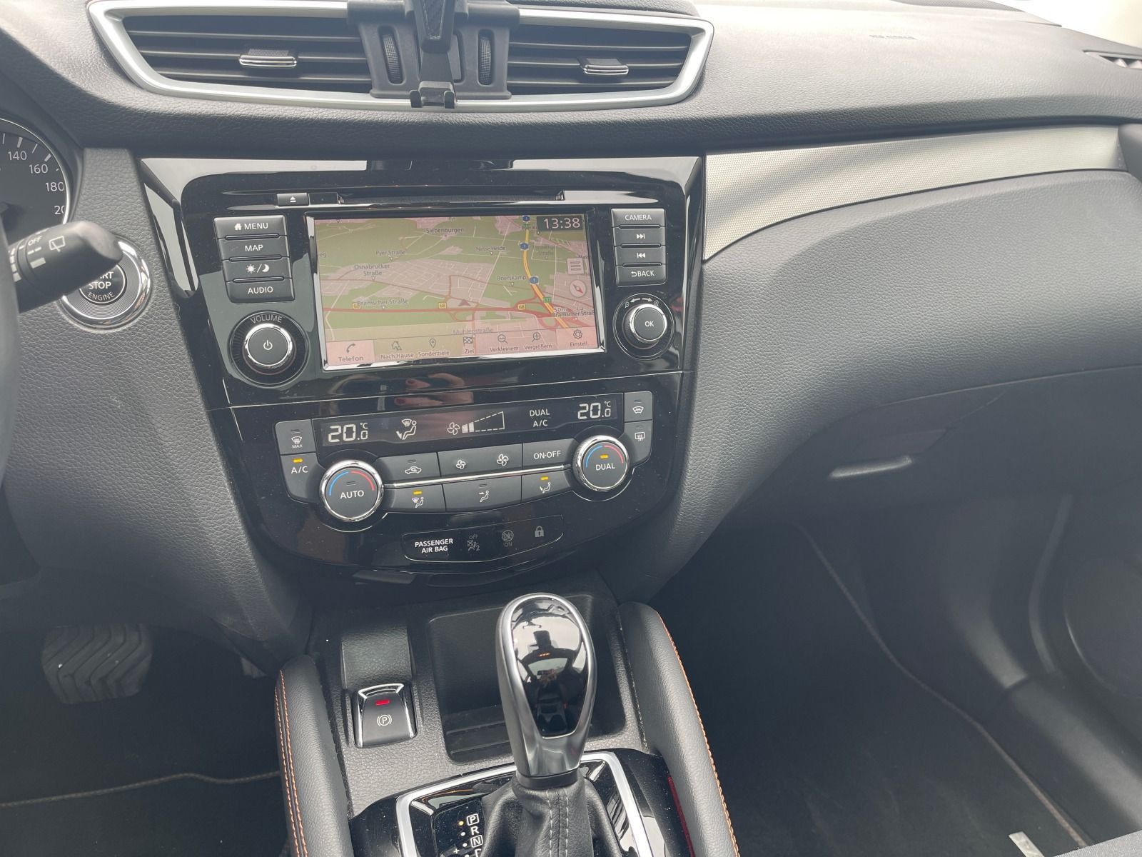 Fahrzeugabbildung Nissan Qashqai 1.3 DiG-T N-Motion AHK/360° Kamera/LED