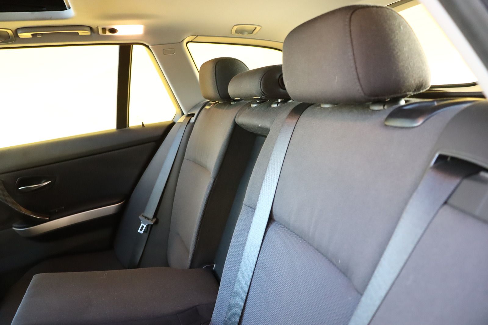 Fahrzeugabbildung BMW 318 i Touring * Xenon * SHZ * Navi