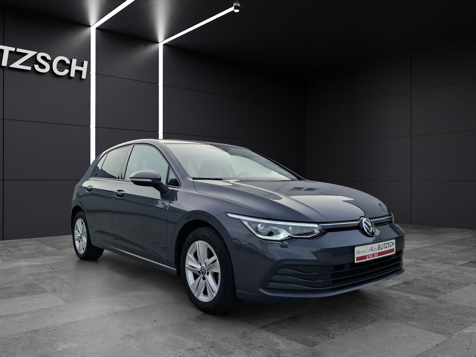 Fahrzeugabbildung Volkswagen Golf VIII TSI Life Matrix Navi AID ACC PDC SH LM