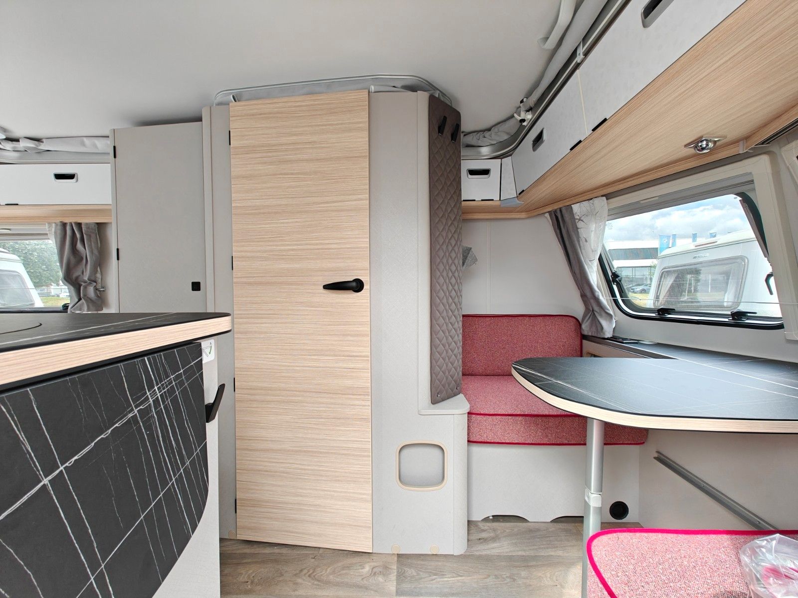 Fahrzeugabbildung HYMER / ERIBA / HYMERCAR Touring 542 Tango Red - JETZT 6.844€ SPAREN !!!