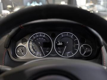 2013 Aston Martin V12 VANTAGE 照片 7