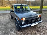 Lada Niva Legend sucht neues Zuhause - graue Lada Niva