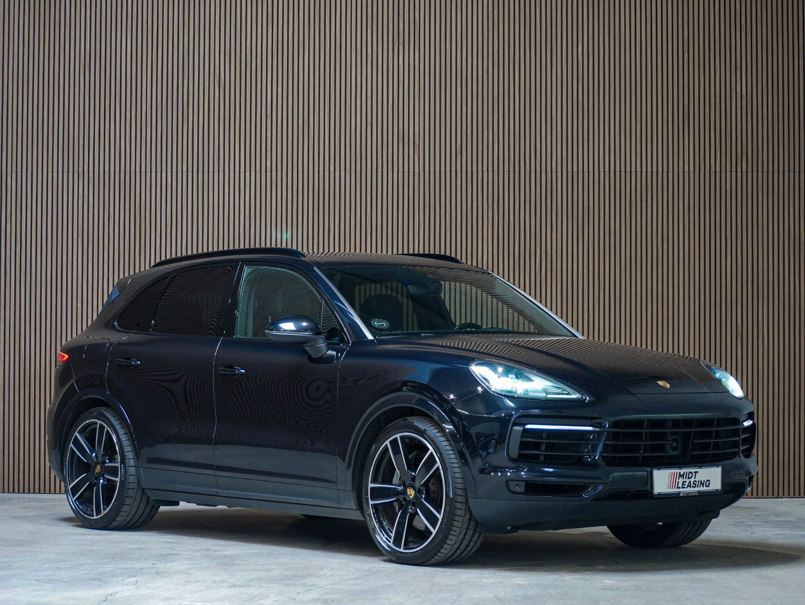 Porsche Cayenne - 1
