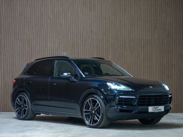 Porsche Cayenne - 1