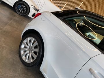 Audi A1 ambition *BI-XENON*NAVI*SZHZ*TEMPOMAT*PDC*