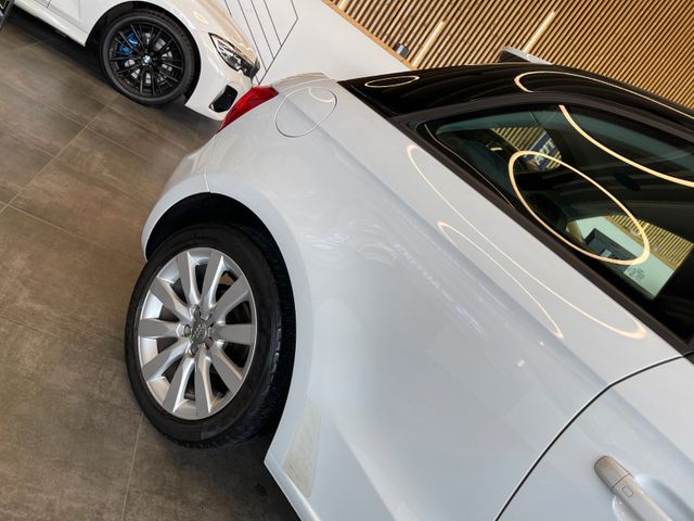 Audi A1 ambition *BI-XENON*NAVI*SZHZ*TEMPOMAT*PDC*