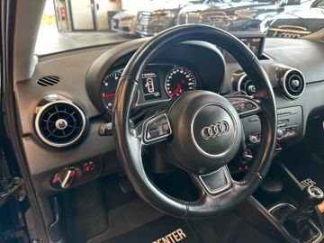 Audi A1 ambition *KLIMA*PDC*TEMPOMAT*