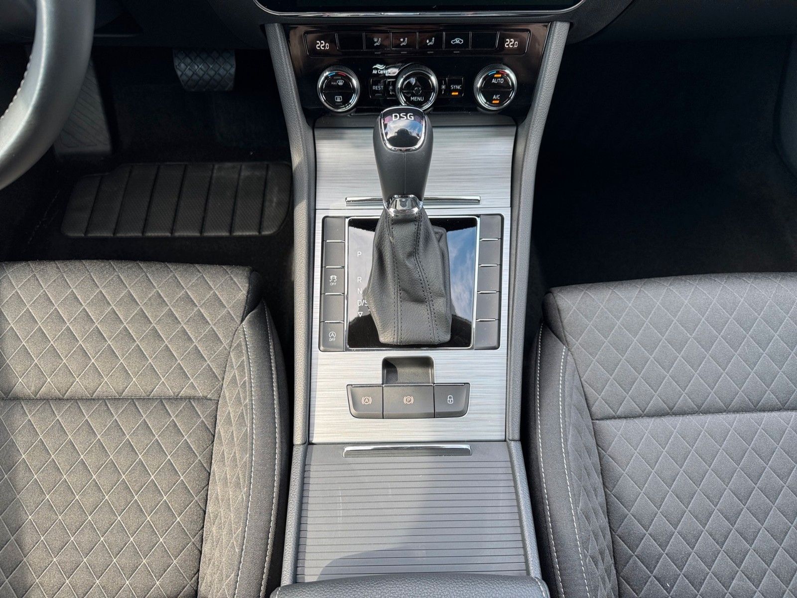 Fahrzeugabbildung SKODA Superb Combi Ambition