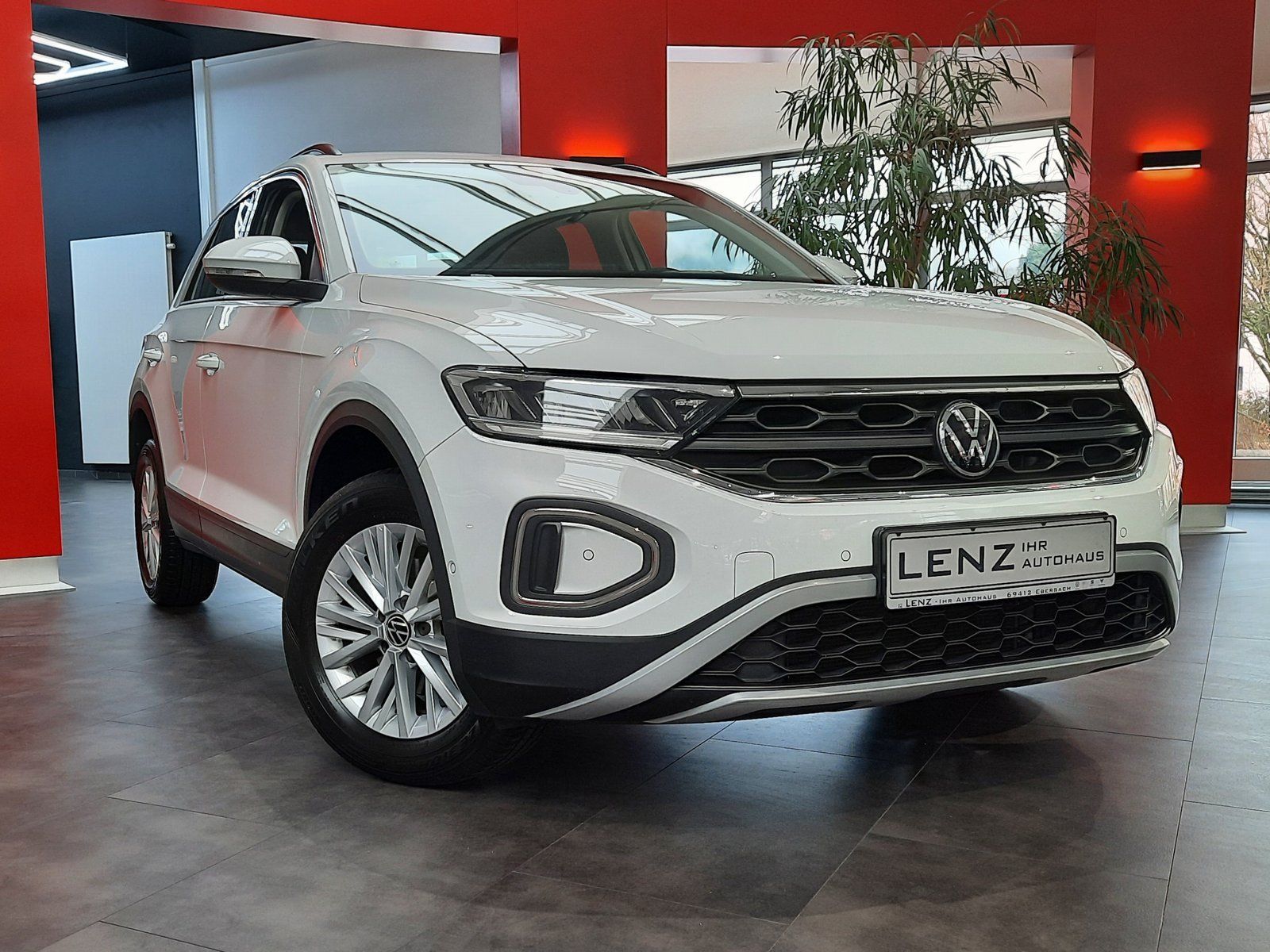 Fahrzeugabbildung Volkswagen T-Roc Life TSI DSG *Cam*LED*Sitzhzg*PDC*ACC*APP*
