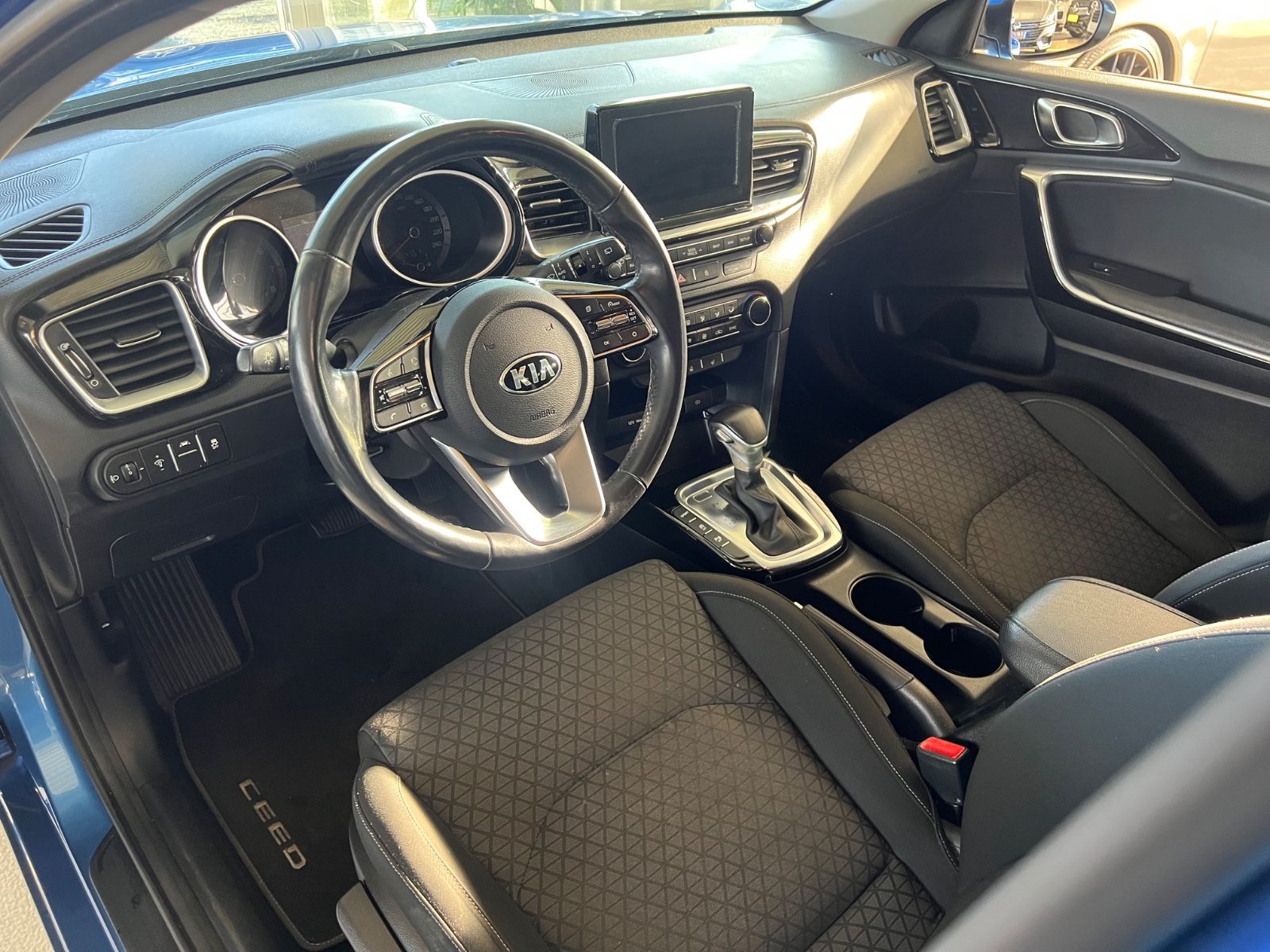 Fahrzeugabbildung Kia cee'd / Ceed 1.4 TGDI Vision * AUTOMATIK *KAMERA