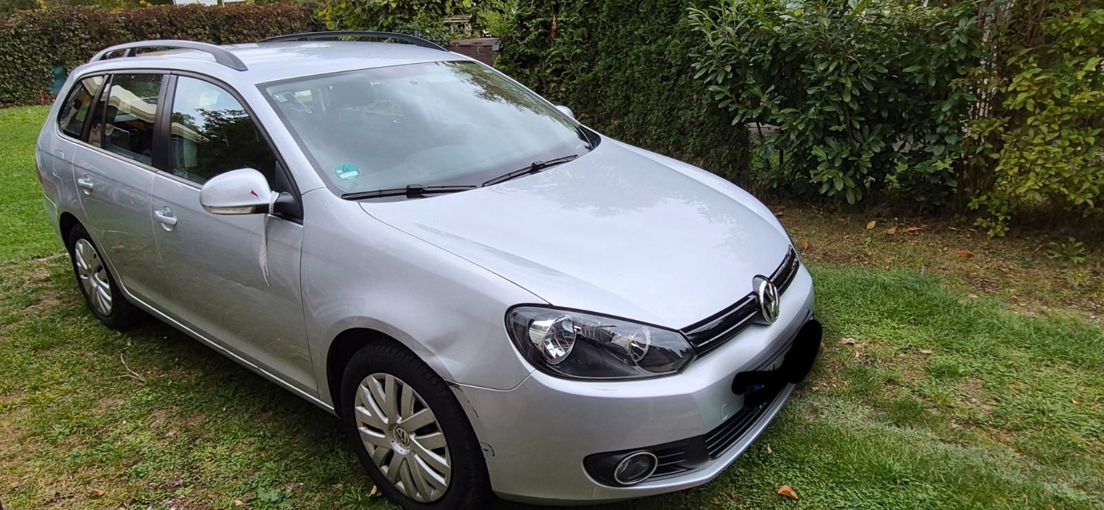 Volkswagen Golf 2010 — салон
