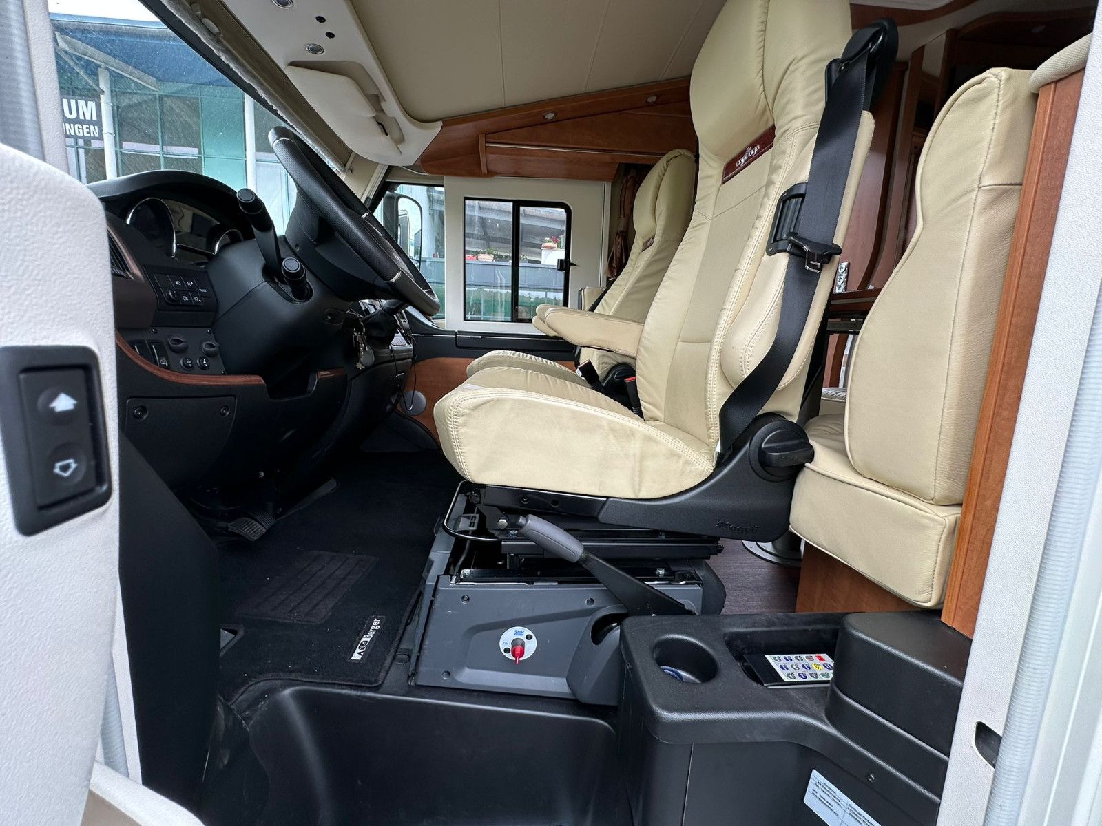 Fahrzeugabbildung Carthago Chic C-Line 4.9 LE L  sehr viele Extras