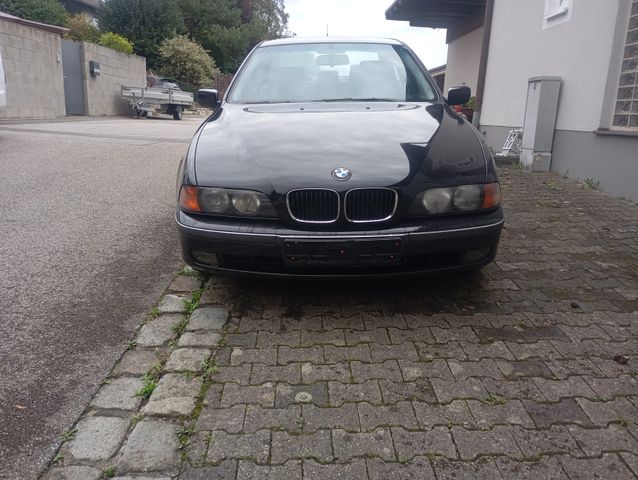 BMW 523i