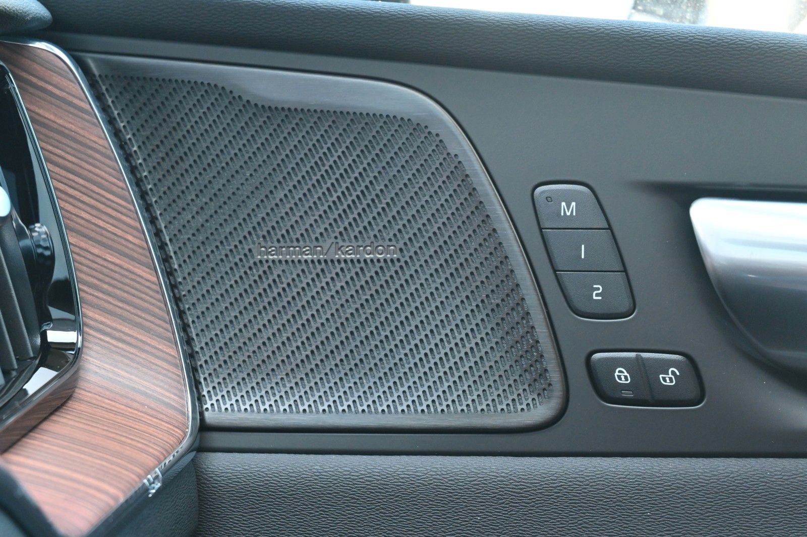 Fahrzeugabbildung Volvo XC60 T6 AWD RC Plus Bright*PANO*360*Luft*H&K*ACC