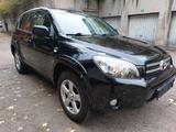 Toyota RAV 4 2.2-l-D-CAT 4x4 Executive Executive - Toyota RAV 4 Gebrauchtwagen in München