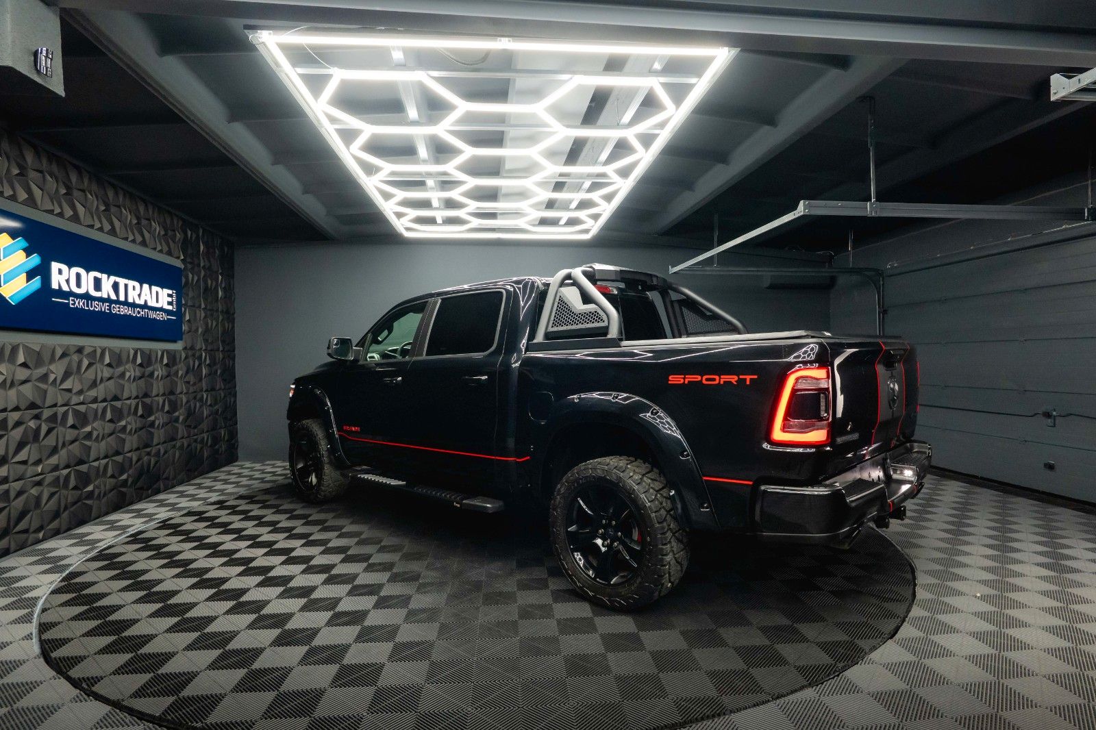 Fahrzeugabbildung Dodge RAM 5.7 V8 HEMI 4x4 OFFROAD Night-Paket Limited