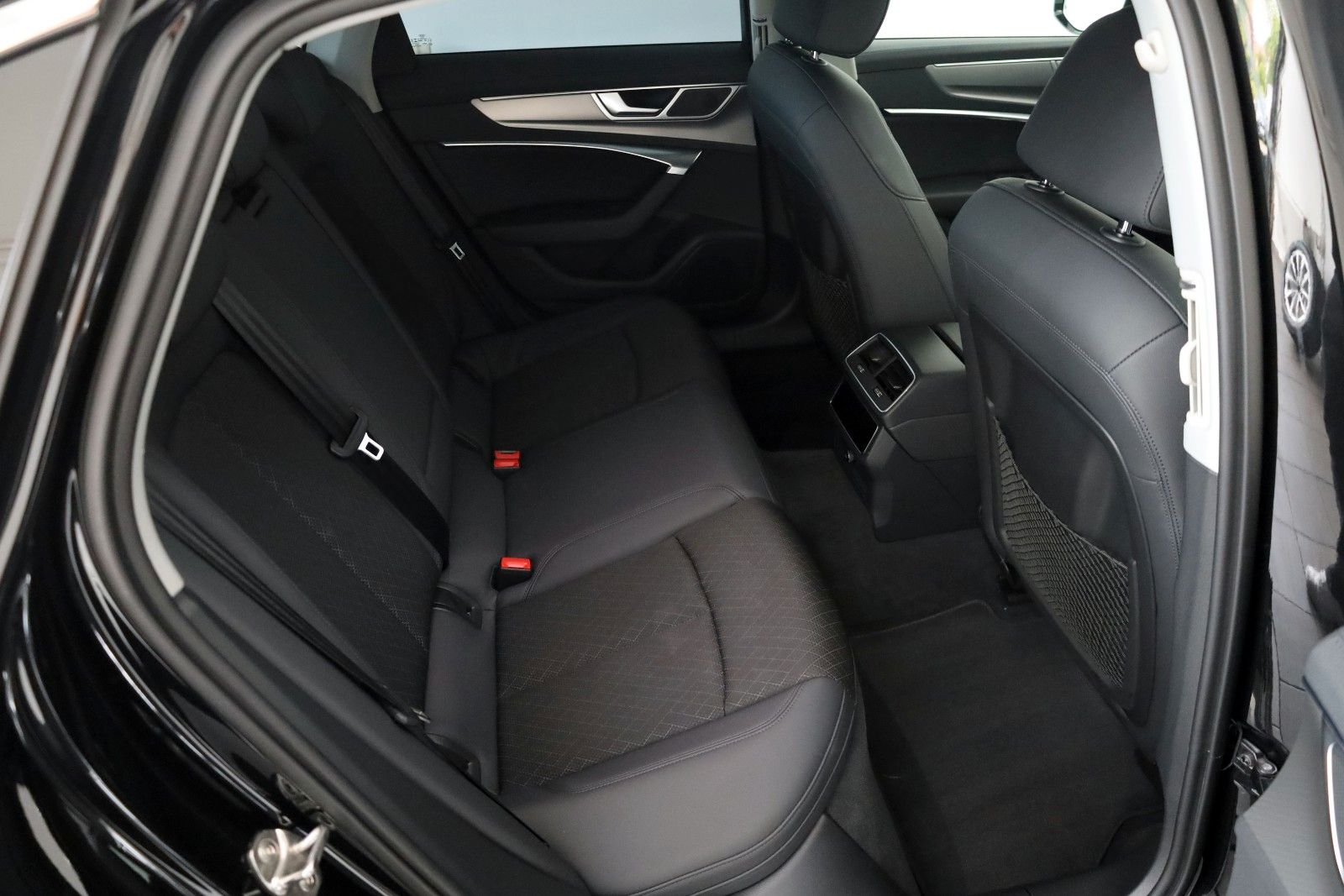 Fahrzeugabbildung Audi A6 Lim. 40 TDI design T.Leder,Navi,LED,ACC,SR+WR