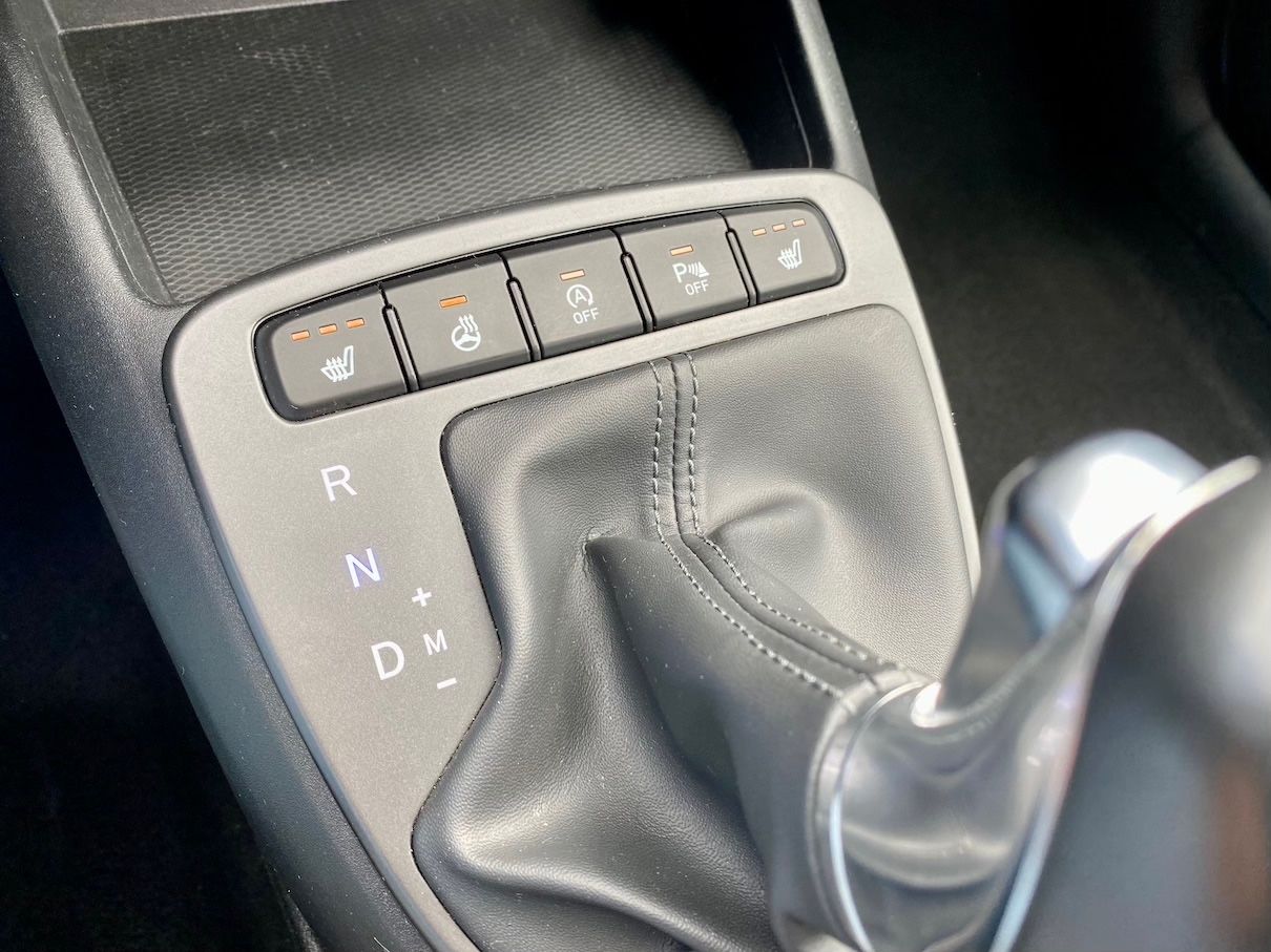 Fahrzeugabbildung Hyundai i10 1.0 Automatik KLIMA SITZ+LRHZ ALLWETTER PDC