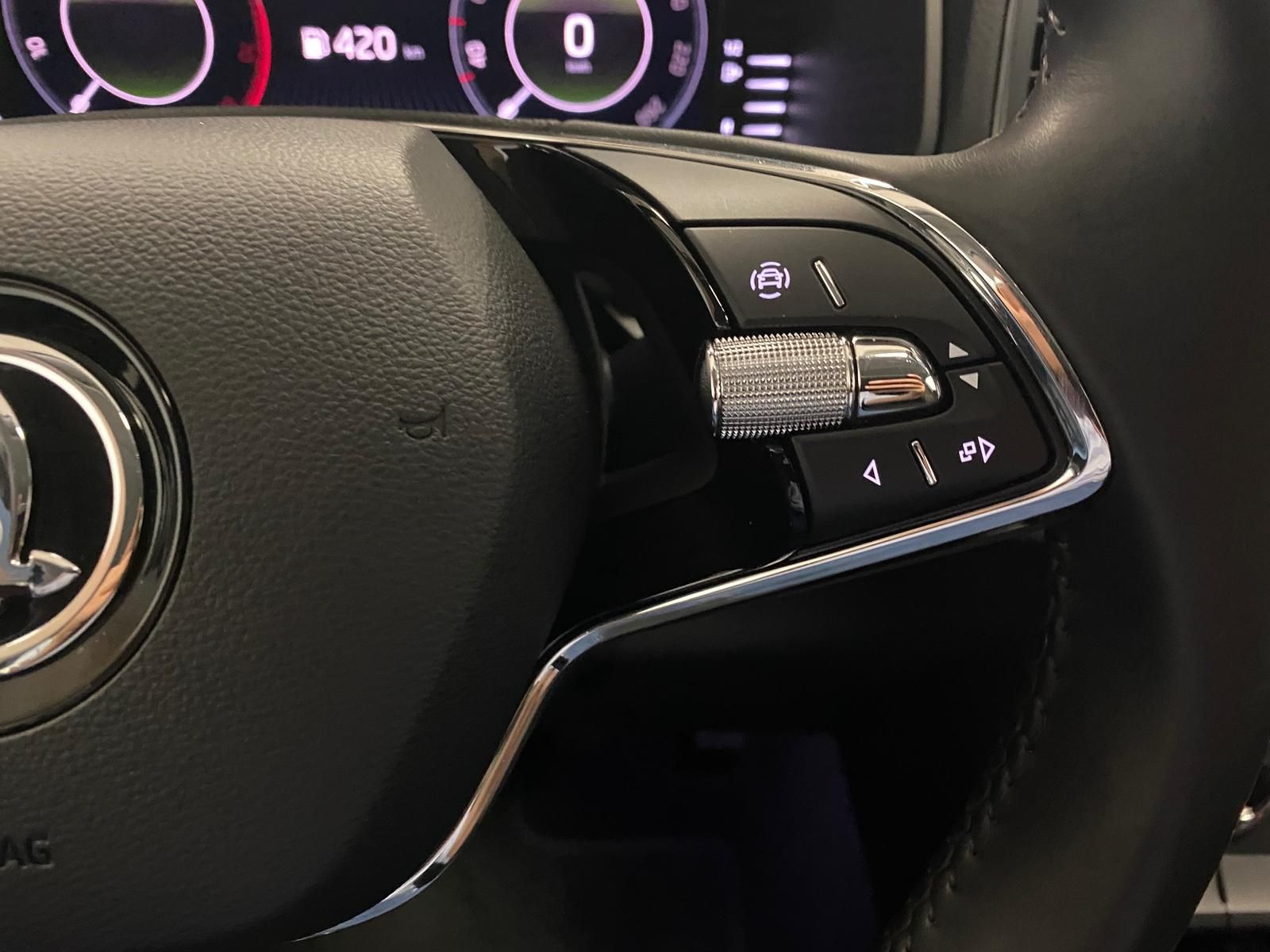 Fahrzeugabbildung SKODA Karoq 1.5 TSI +APP+KLIMA+ACC+RFK+PDC+NAVI+SITZHE