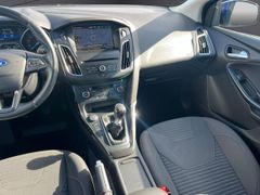 FORD Focus Lim. Titanium KLIMA,NAVI,PDC,TEMPOMAT,ESP