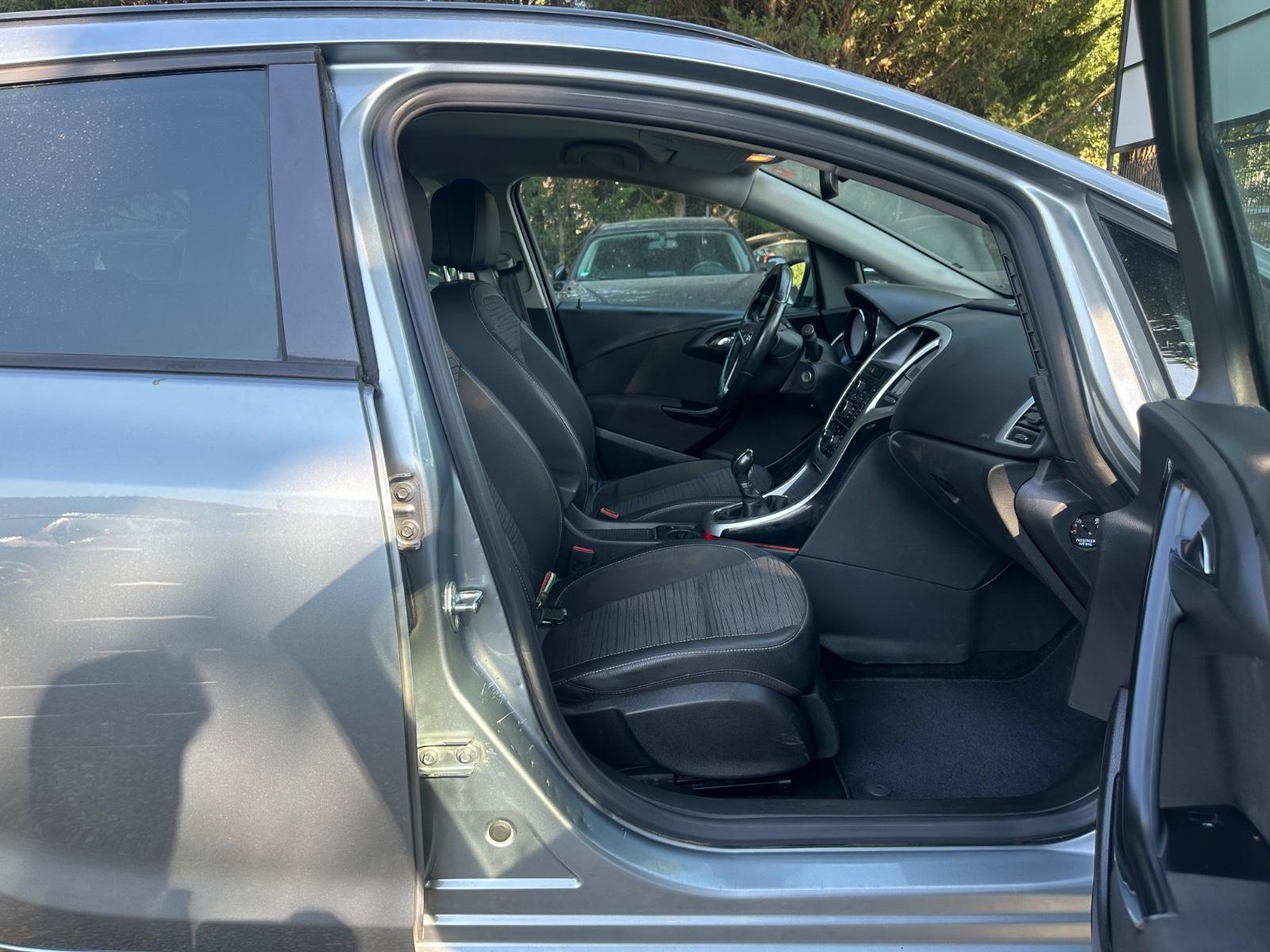 Opel Astra 2015 — photo 14