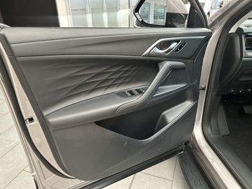 MG HS PHEV Luxury