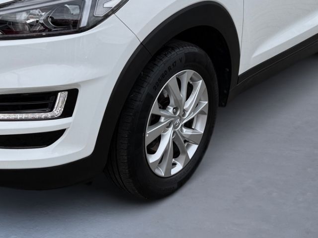 Fahrzeugabbildung Hyundai Tucson Pure 2WD 1.6 +RADIO+KLIMA+LICHTSENSOR+BLU