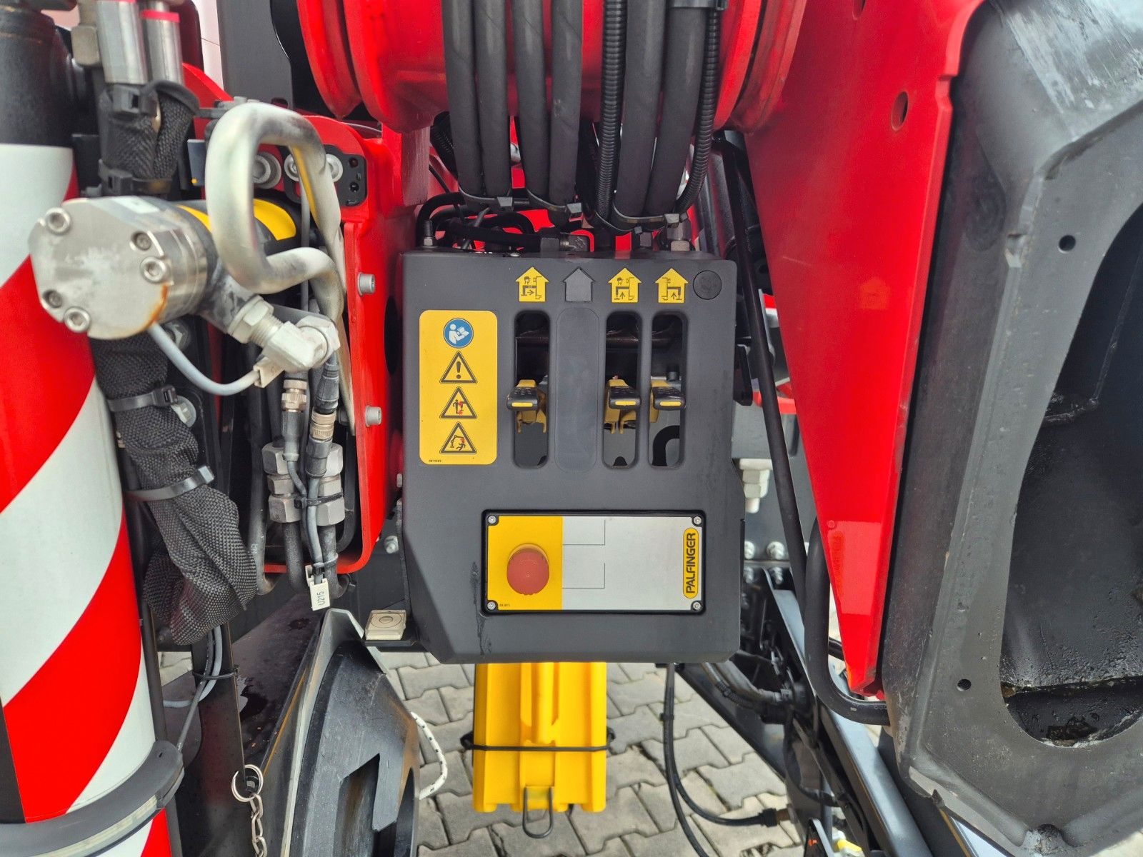 Fahrzeugabbildung MAN TGS 26.470 6x2-4 LL Palfinger PK19.001 SLD5 Funk