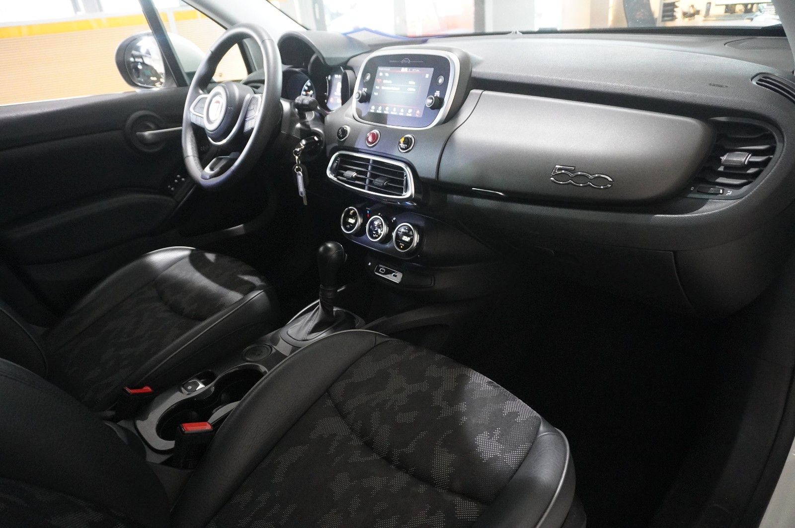 Fahrzeugabbildung Fiat 500X 1.3T CROSS DCT NAVI/LED/PDC/SPORT/TEMP/DAB+