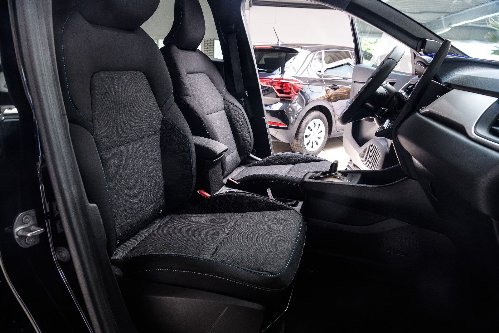 Fahrzeugabbildung Mitsubishi Diamant PLUS Black  Edition 1.8 HEV  +LED +