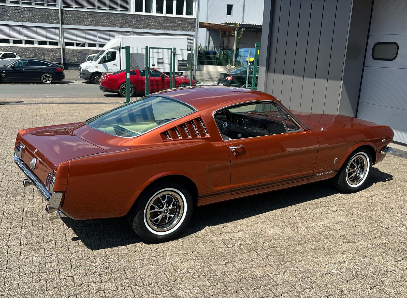 Ford Mustang Fastback GT, Pony, Voll-Ausstattung