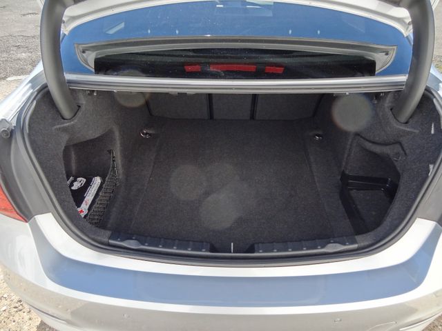Fahrzeugabbildung BMW 320i Advantage/LED/Navi/84TKM/Automatik/