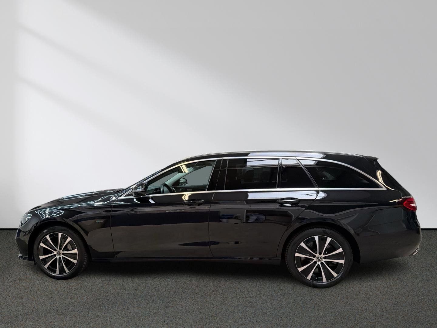 Mercedes-Benz E 300 de 4M T Avantgarde DistronicPlus Multibeam imagem 3