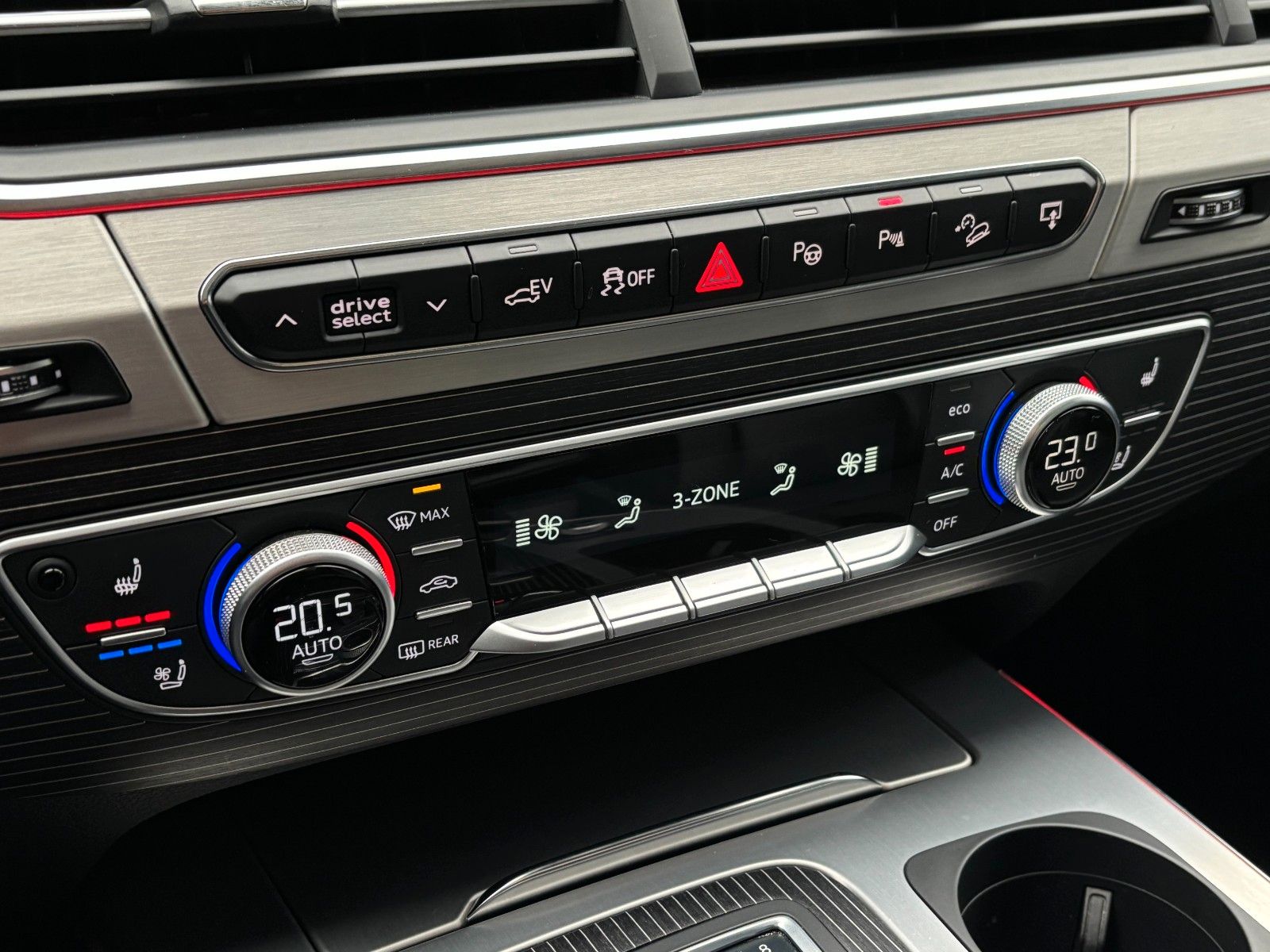 Fahrzeugabbildung Audi Q7 3.0 TDI E-tron *S-Line*B&O-3D*Pano*HUD*360°