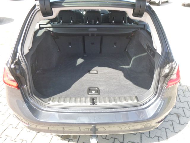 Fahrzeugabbildung BMW 320 i Touring >AUT/AHK/NAV/LED-Licht/PDC<