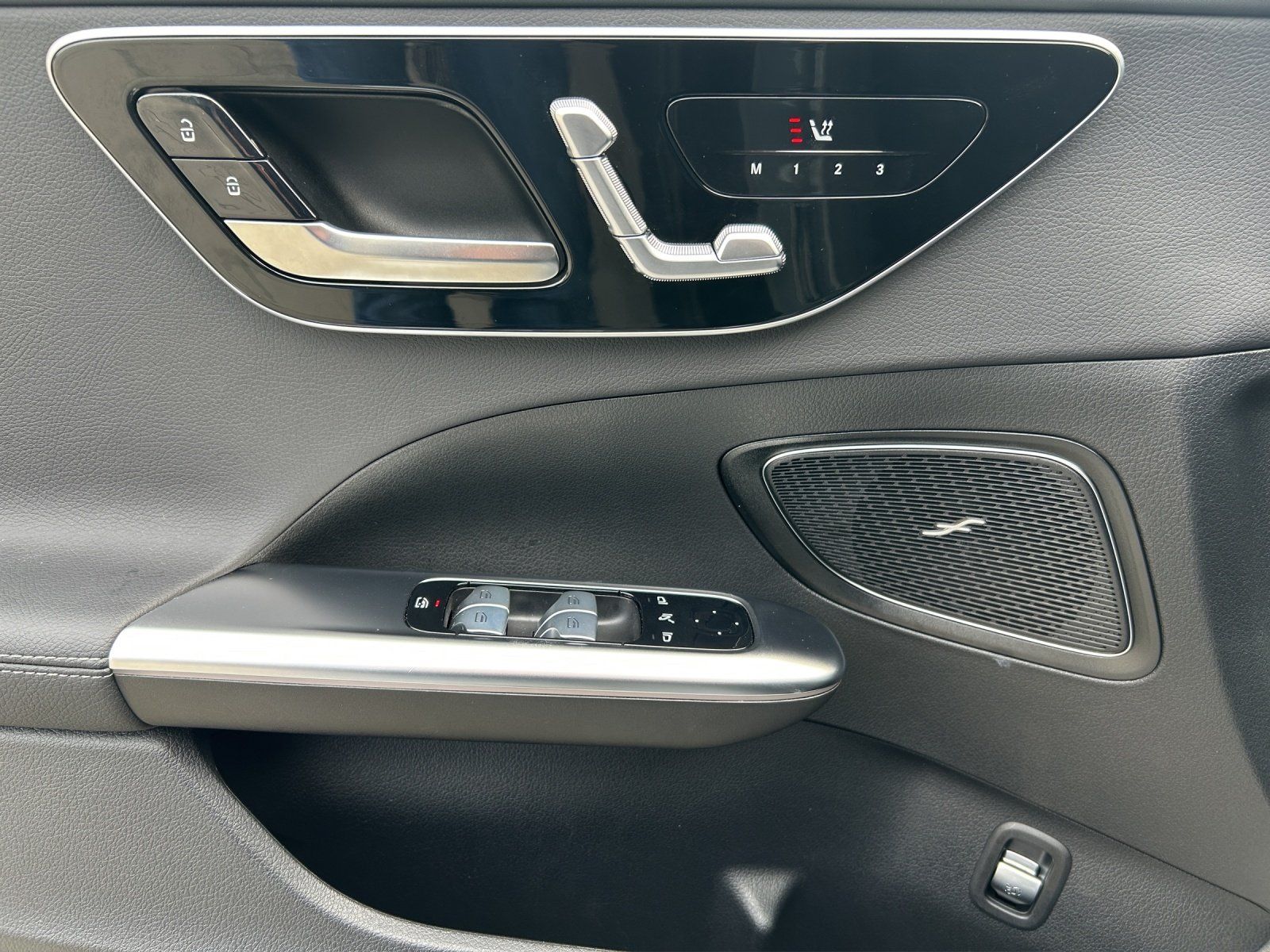 Fahrzeugabbildung Mercedes-Benz C 220 d T AMG KeyGO PANO Digital AHK DISTRO 360°