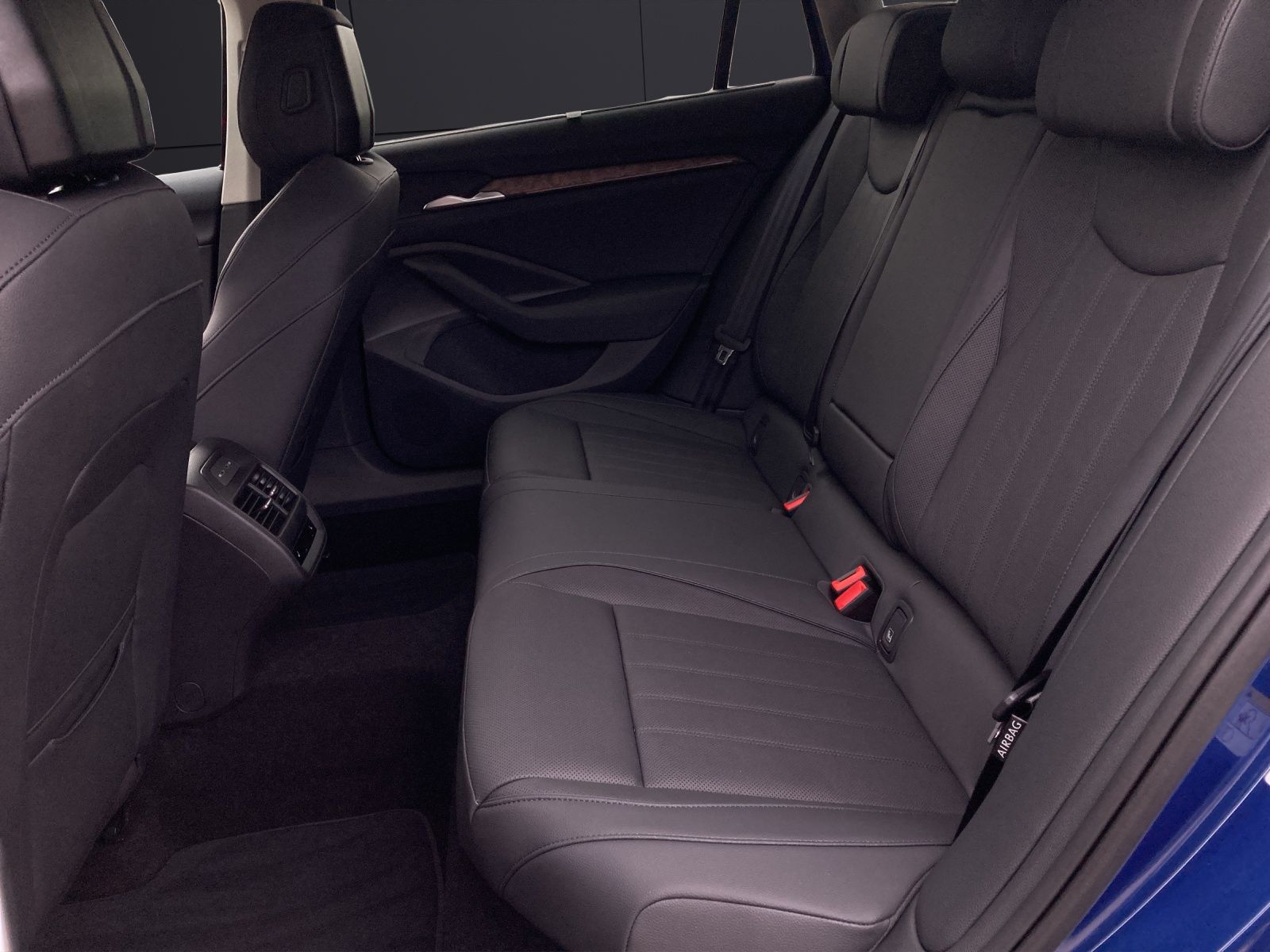 Fahrzeugabbildung SKODA Superb Combi L&K 2.0 TDI 142kW 4x4 L&K Matrix, S