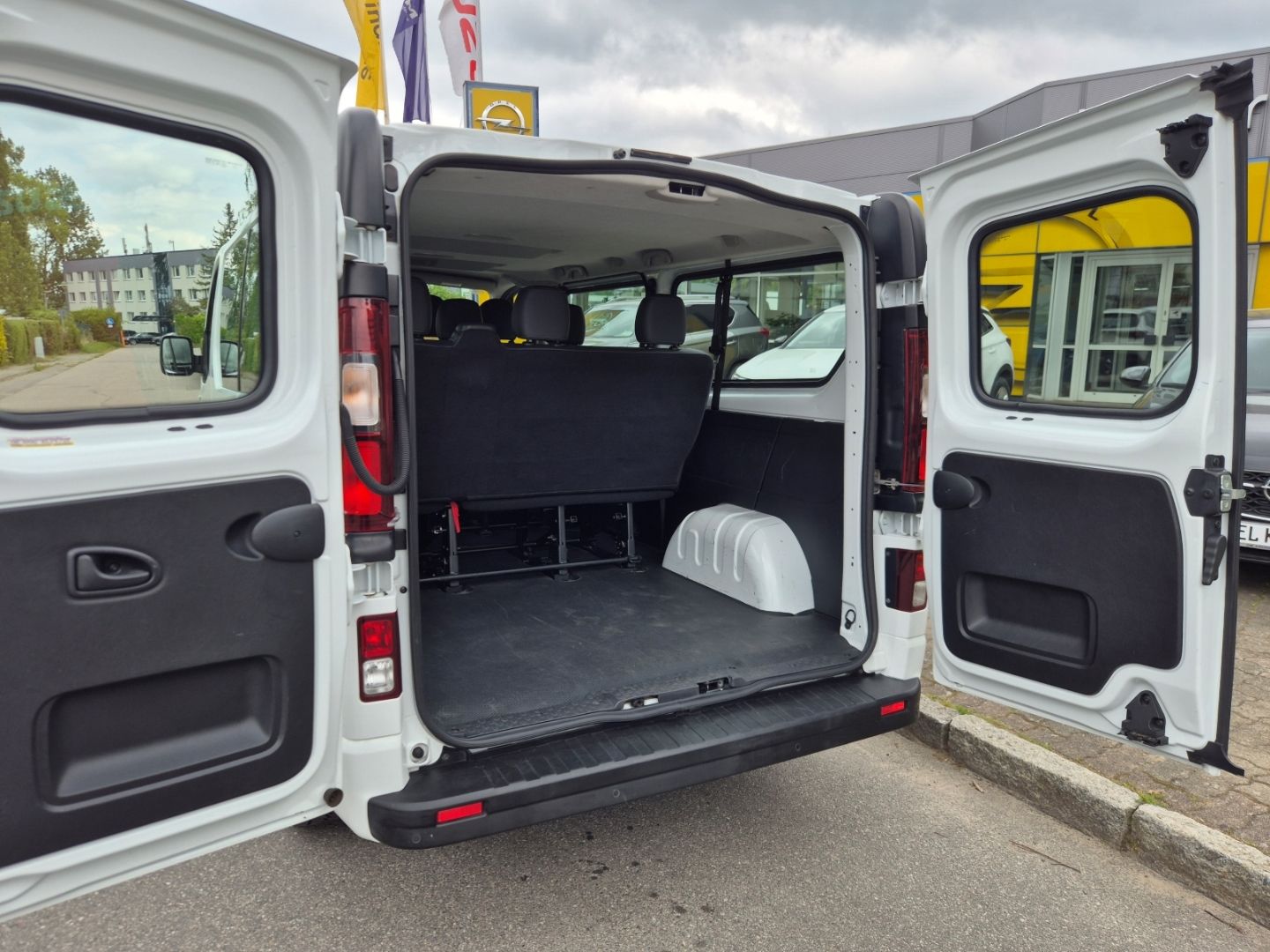 Fahrzeugabbildung Opel Vivaro B Kasten Kombi Combi L2H1 2,9t