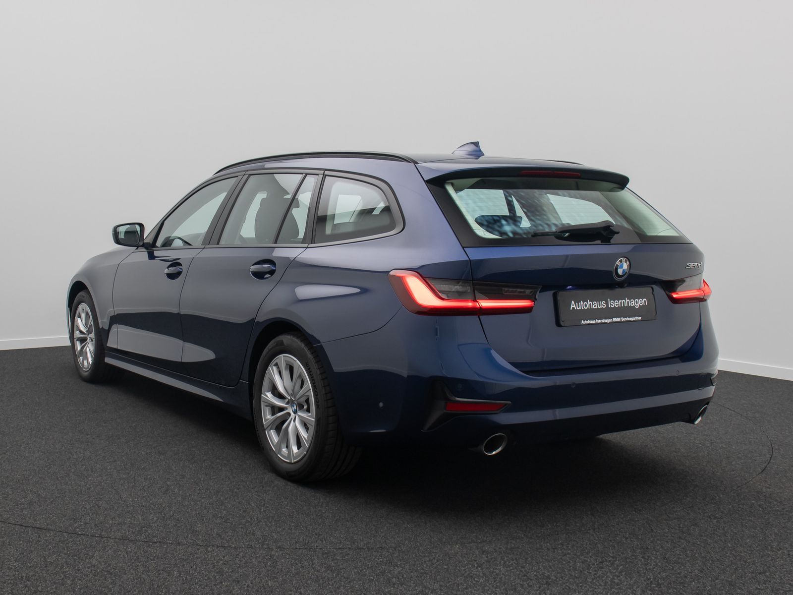 Fahrzeugabbildung BMW 320d GeschwindigReg HiFi Kamera LED CockpitPlus