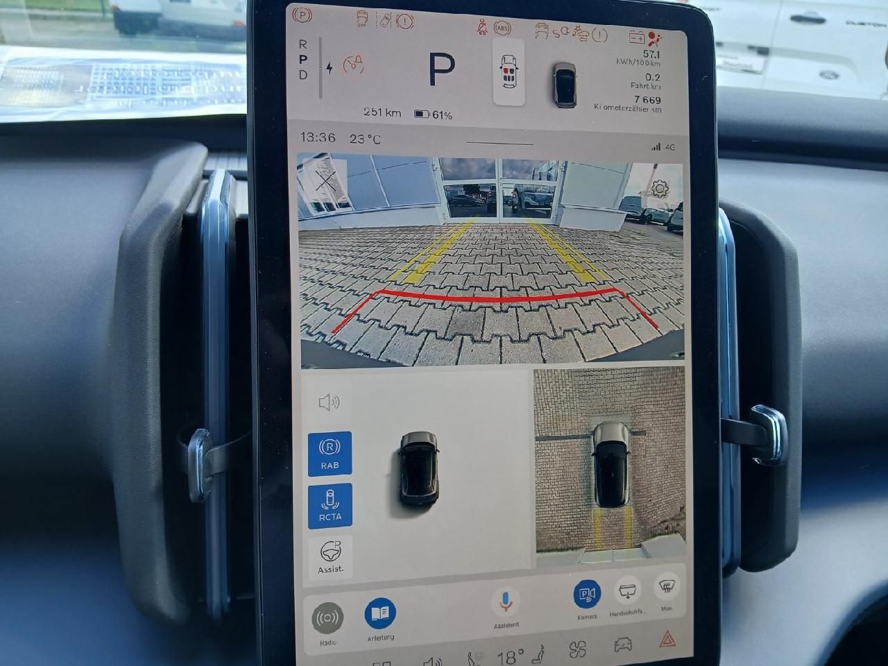 Fahrzeugabbildung Volvo EX30 Ultra 2WD Pure Electric