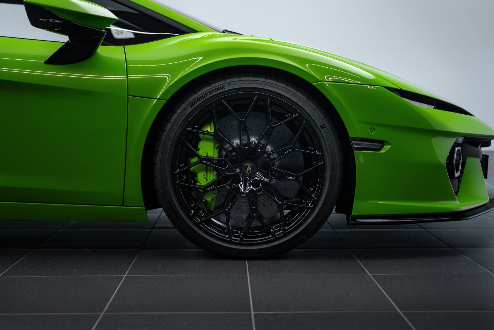Fahrzeugabbildung Lamborghini Temerario CARBON/LIFT/STYLE PACK/PASSENGER DISP.