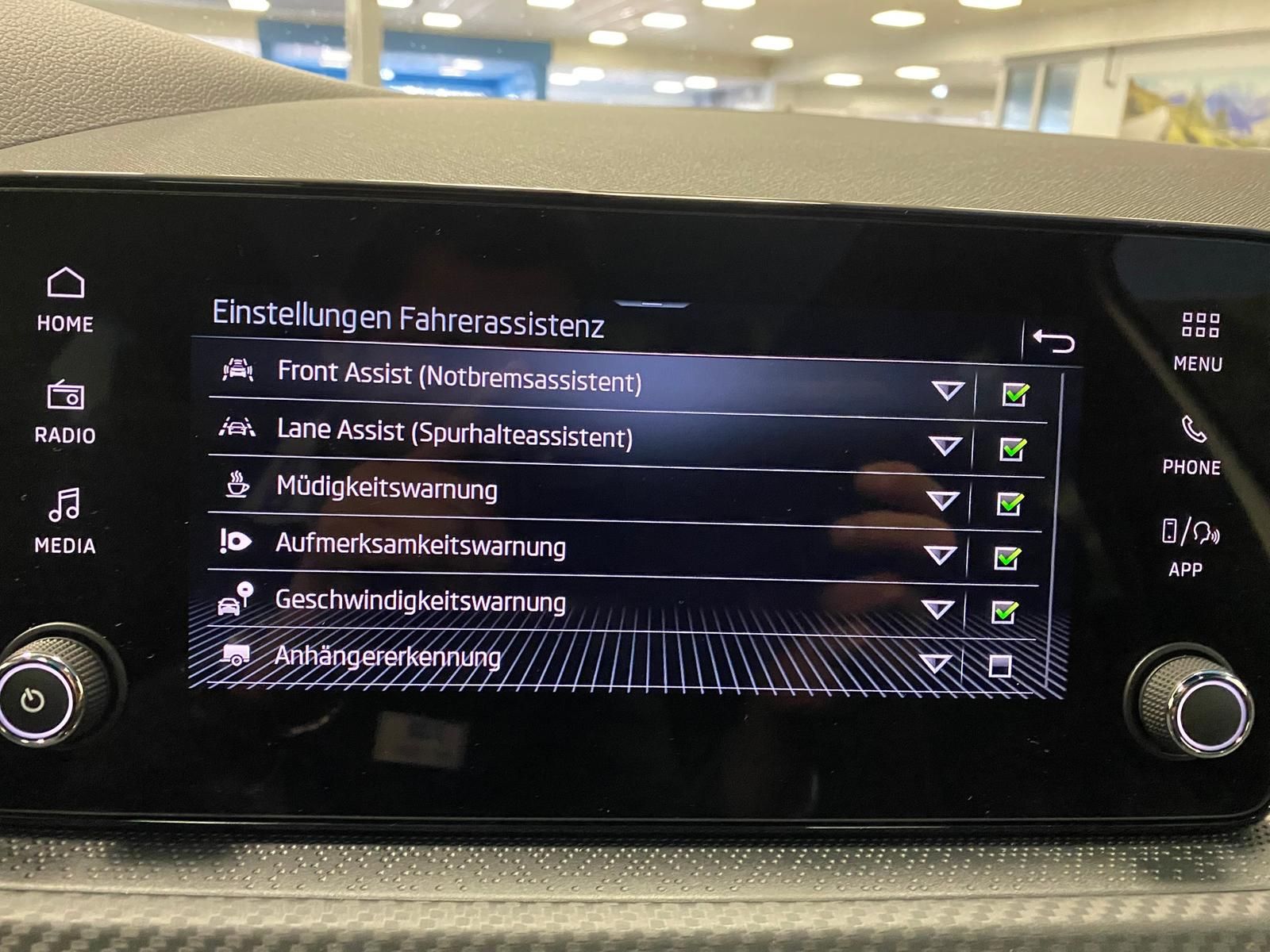 Fahrzeugabbildung SKODA Kamiq Monte Carlo 1.5 TSI DSG+AHK+MATRIX+PANO+5J