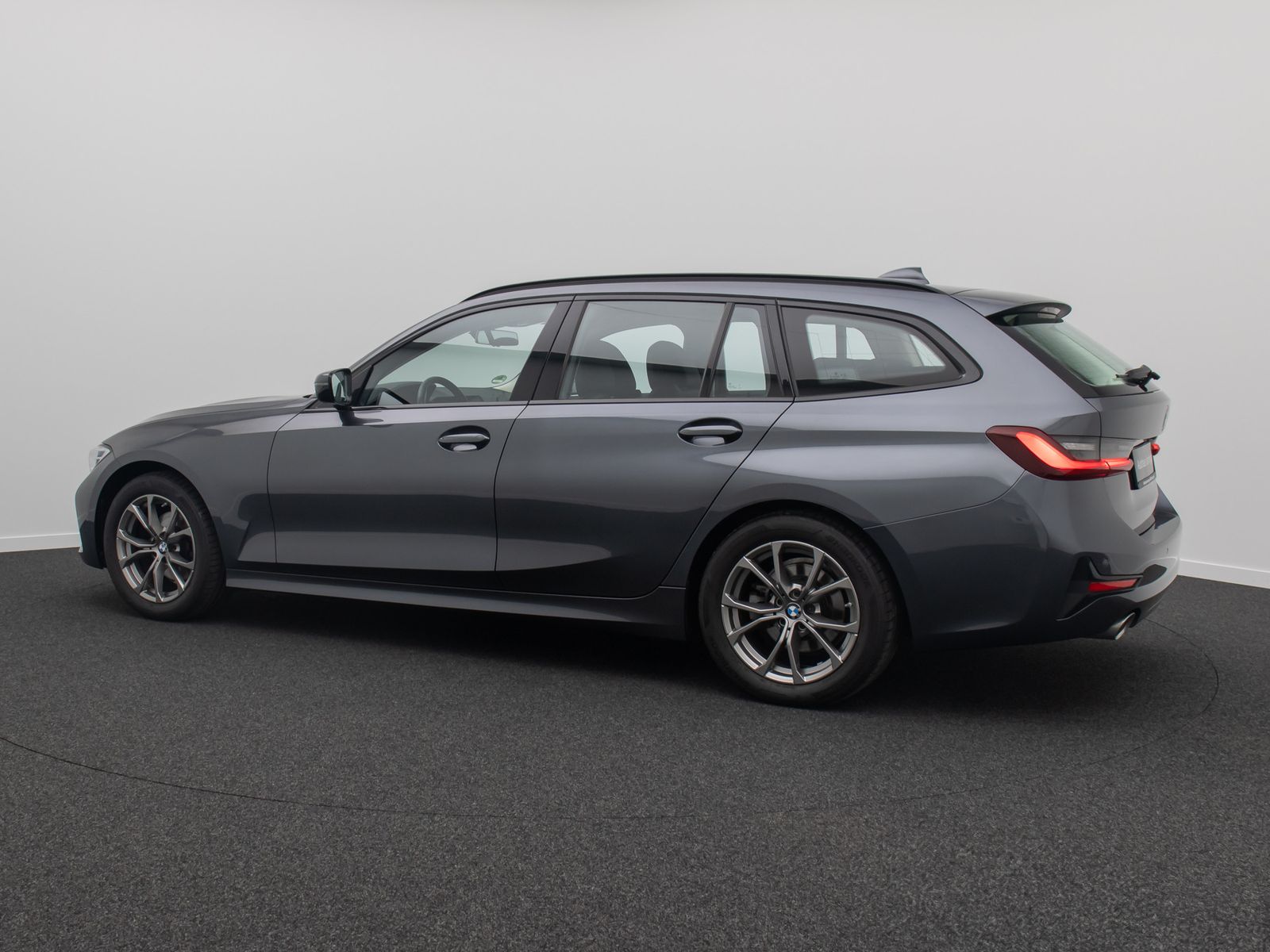 Fahrzeugabbildung BMW 320i Sport Line Alarm DAB FernlichtAss PDC LED