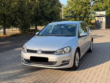 Volkswagen Golf - 1