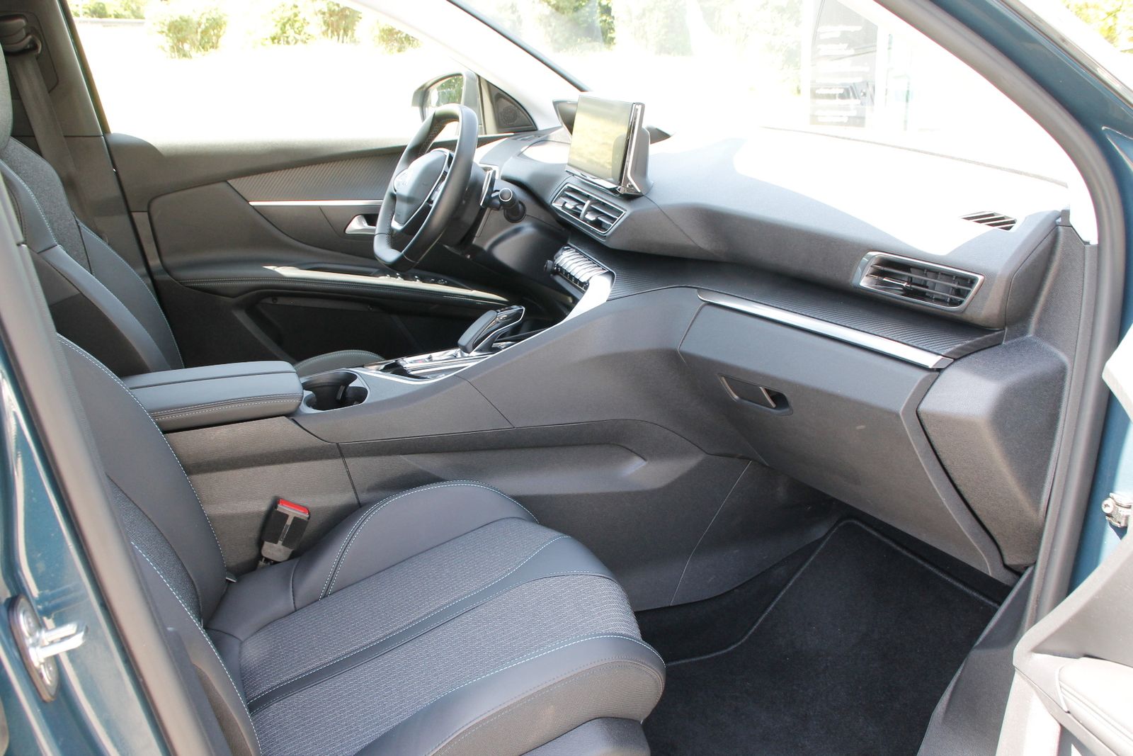 Fahrzeugabbildung Peugeot 3008 HYBRID Allure (MJ F0)