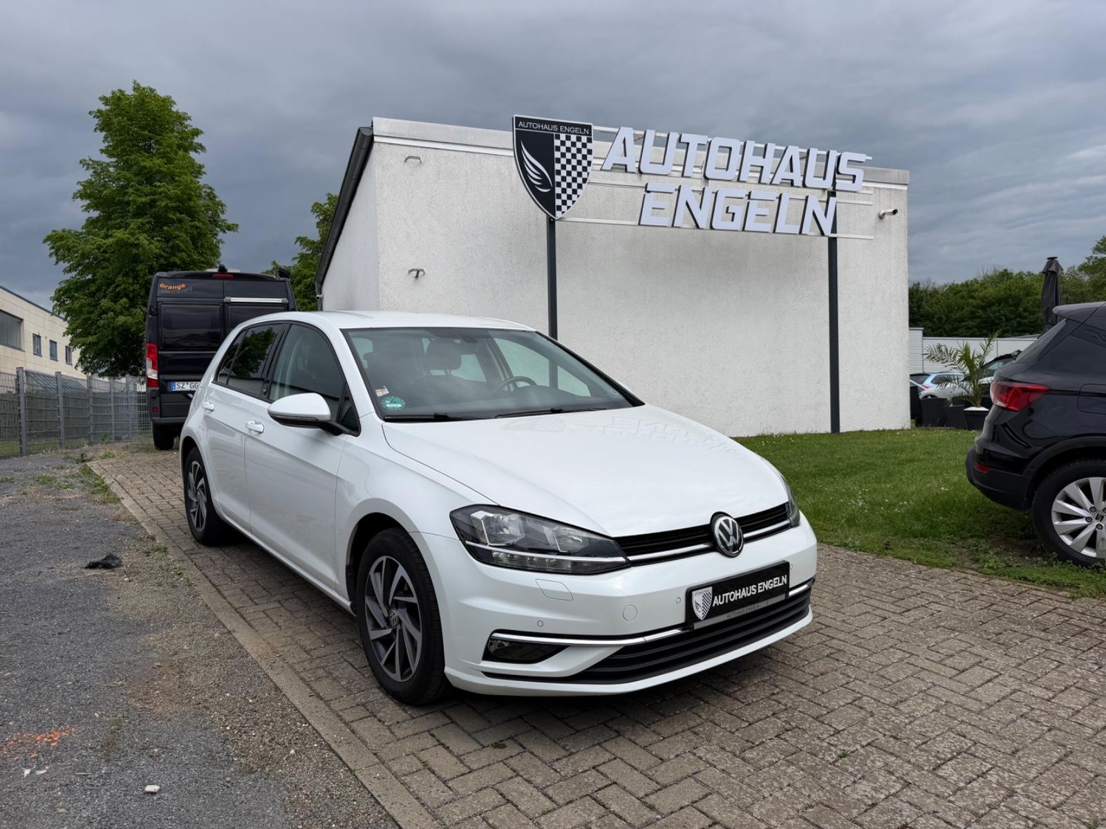 Volkswagen Golf VII Lim. Sound DSG/ACC/AHK
