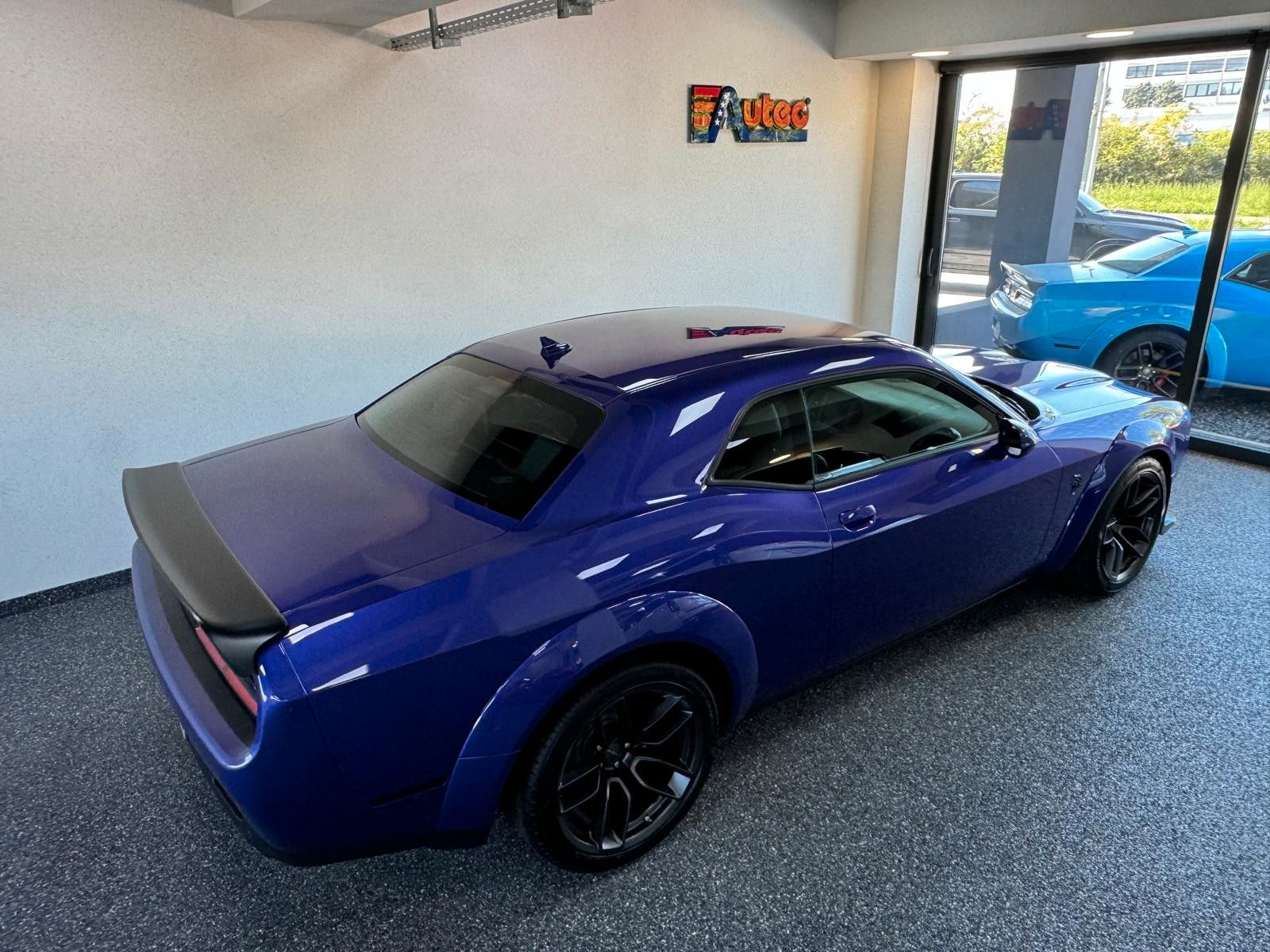 Fahrzeugabbildung Dodge CHALLENGER HELLCAT JAILBREAK-LAGUNA-WAVE CARBON